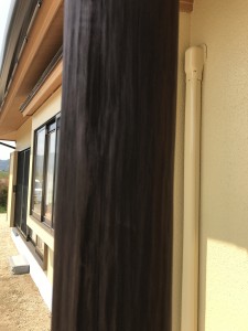 木部塗装　玄関柱